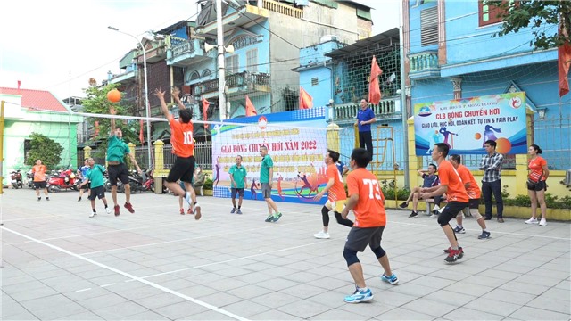 Giải bóng chuyền hơi phường Mông Dương chào mừng Ngày truyền thống MTTQ Việt Nam