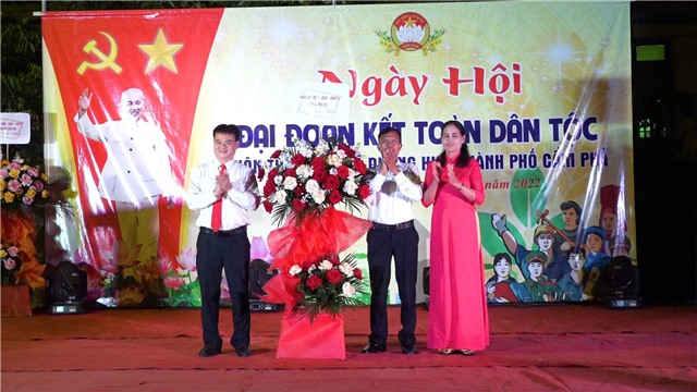 Ngày hội Đại đoàn kết các dân tộc thôn Thác Bạc, xã Dương Huy