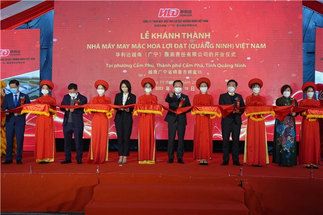 Lãnh đạo tỉnh dự khánh thành Nhà máy may mặc Hoa Lợi Đạt (Quảng Ninh) Việt Nam