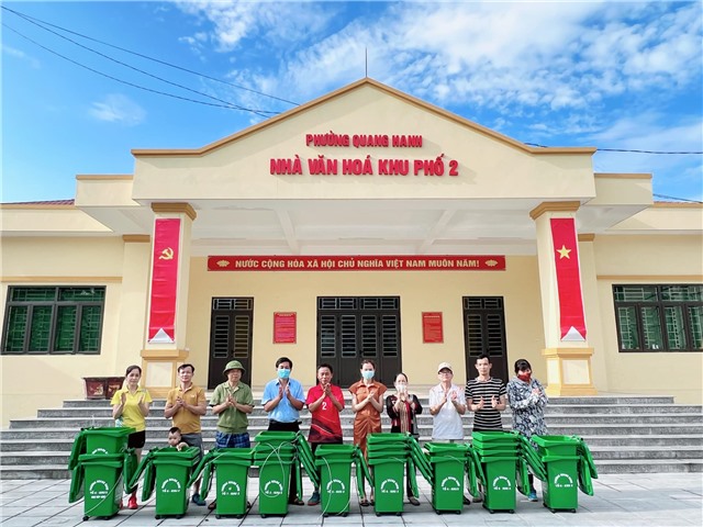 Lắp đặt 25 thùng rác tại khu phố 2, phường Quang Hanh