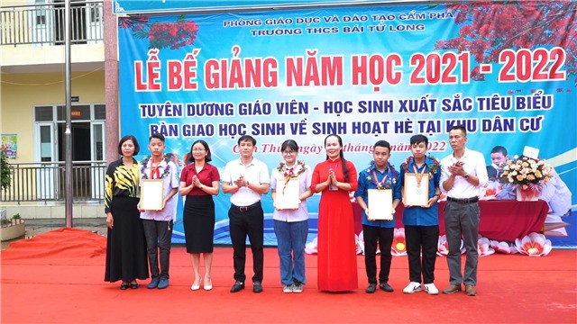 Trường THCS Bái Tử Long tuyên dương giáo viên, học sinh xuất sắc tiêu biểu năm học 2021 - 2022