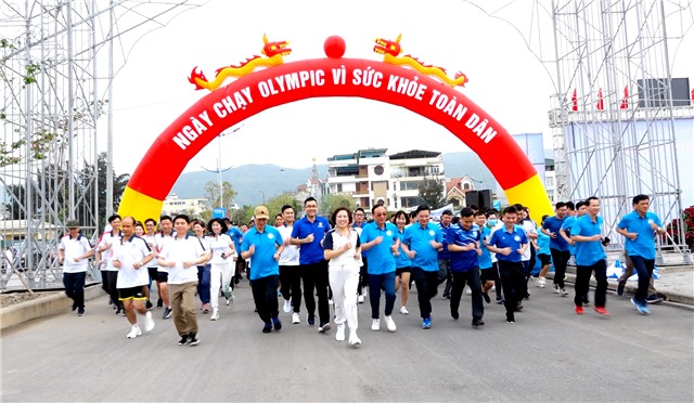 TP Cẩm Phả: Trên 1000 người tham gia Ngày chạy Olympic vì sức khỏe toàn dân năm 2023