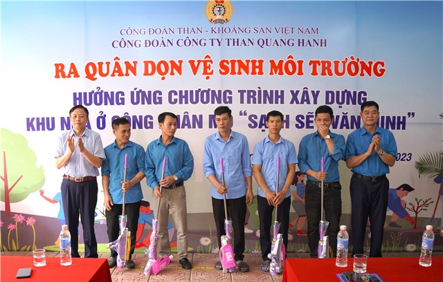 Công ty than Quang Hanh - TKV: Ra quân vệ sinh môi trường