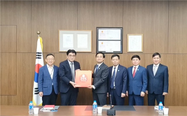Lãnh đạo thành phố Cẩm Phả làm việc với Đại sứ quán Hàn Quốc