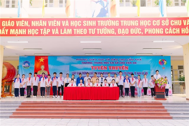 Trường THCS Chu Văn An tuyên truyền Luật giao thông; Luật an ninh mạng; phòng chống tội phạm, tệ nạn xã hội, bạo lực học đường