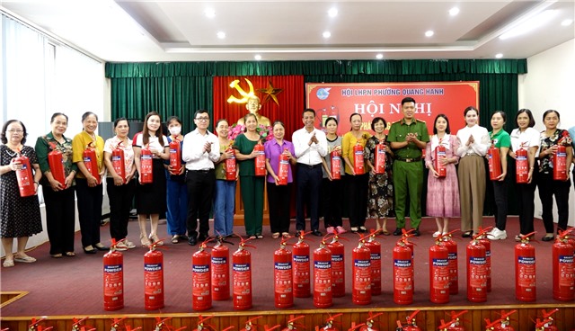 Hội LHPN phường Quang Hanh phát động phong trào “Nhà tôi có bình chữa cháy, nhà tôi không chuồng cọp”