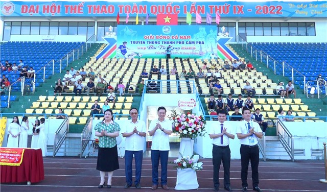 Khai mạc Giải Bóng đá Nam Truyền thống Cúp Bái Tử Long - Thành phố Cẩm Phả năm 2023